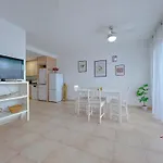 In With Stunning Sea Views Appartamento